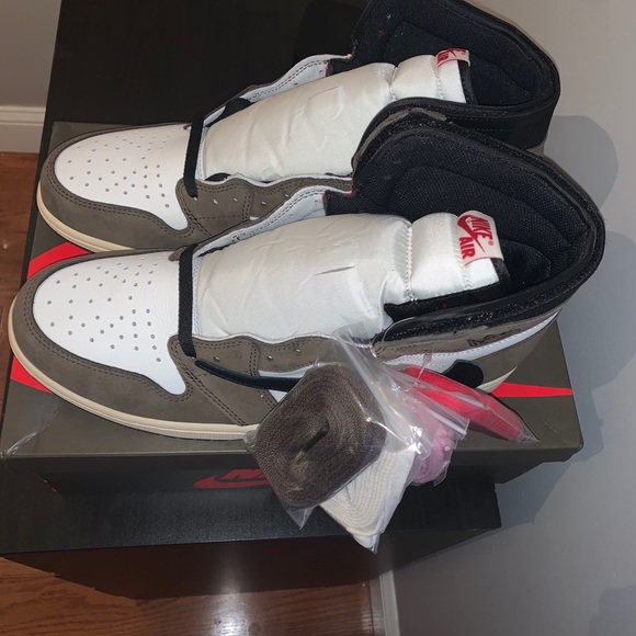 TRAVIS SCOTT 1s - Picture 7 of 10